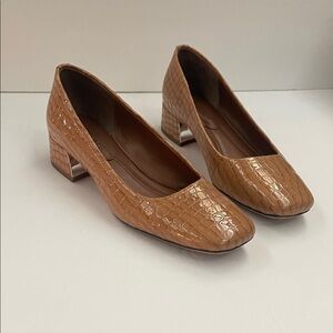 Donald Pliner Camel color croc print pumps Size 7.5